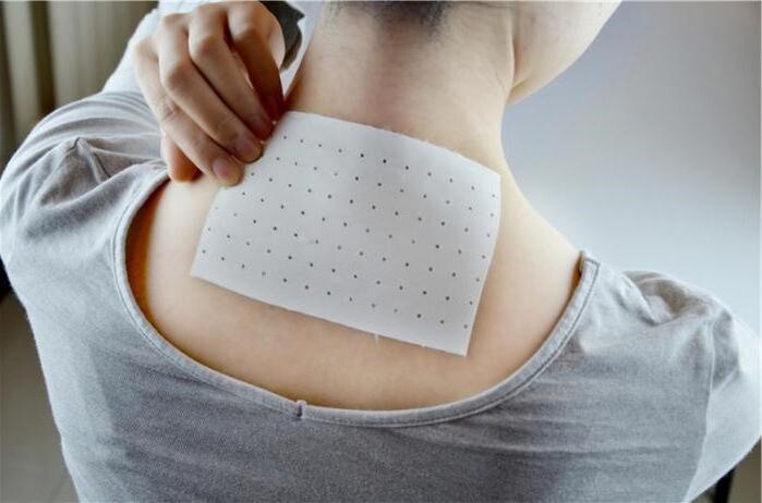 Вообичаено, примената на лепенки за болки во грбот не предизвикува никакви тешкотии. 
